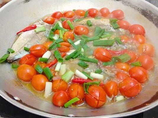 Cá ngân sốt cà chua